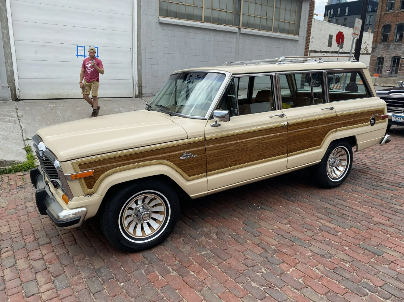 2022-06-27 10_41_40-1985 Jeep Grand Wagoneer for sale on BaT Auctions - closed on March 2, 2021 (Lot.png