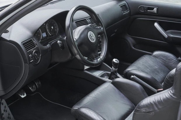 Volkswagen Golf IV R32 : le sport en série limitée