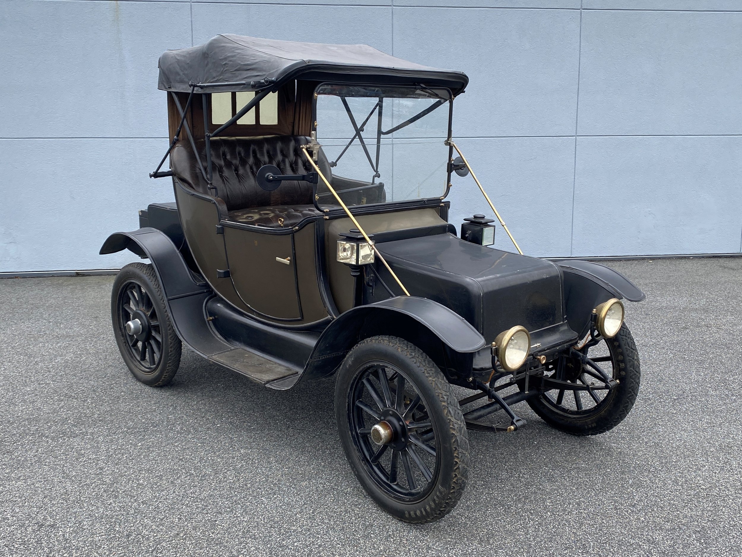 1912 R&L Electric Roadster Audrain Collections front 3qrtr.jpg