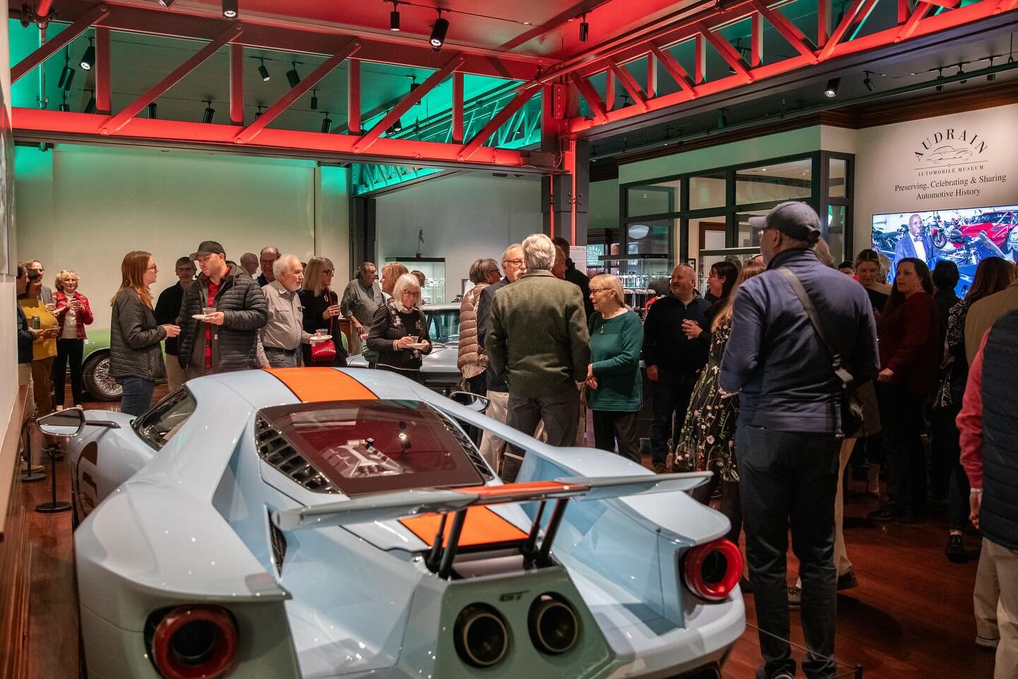 Thank you to everyone who joined us at the Members Holiday-Themed Opening Reception of Technological Marvels: A Story of Evolution 🛠️ We enjoyed scrumptious sips and bites courtesy of @audrainhospitality &amp; @gooseneckvineyards 🥂
&bull;
&bull;
&b