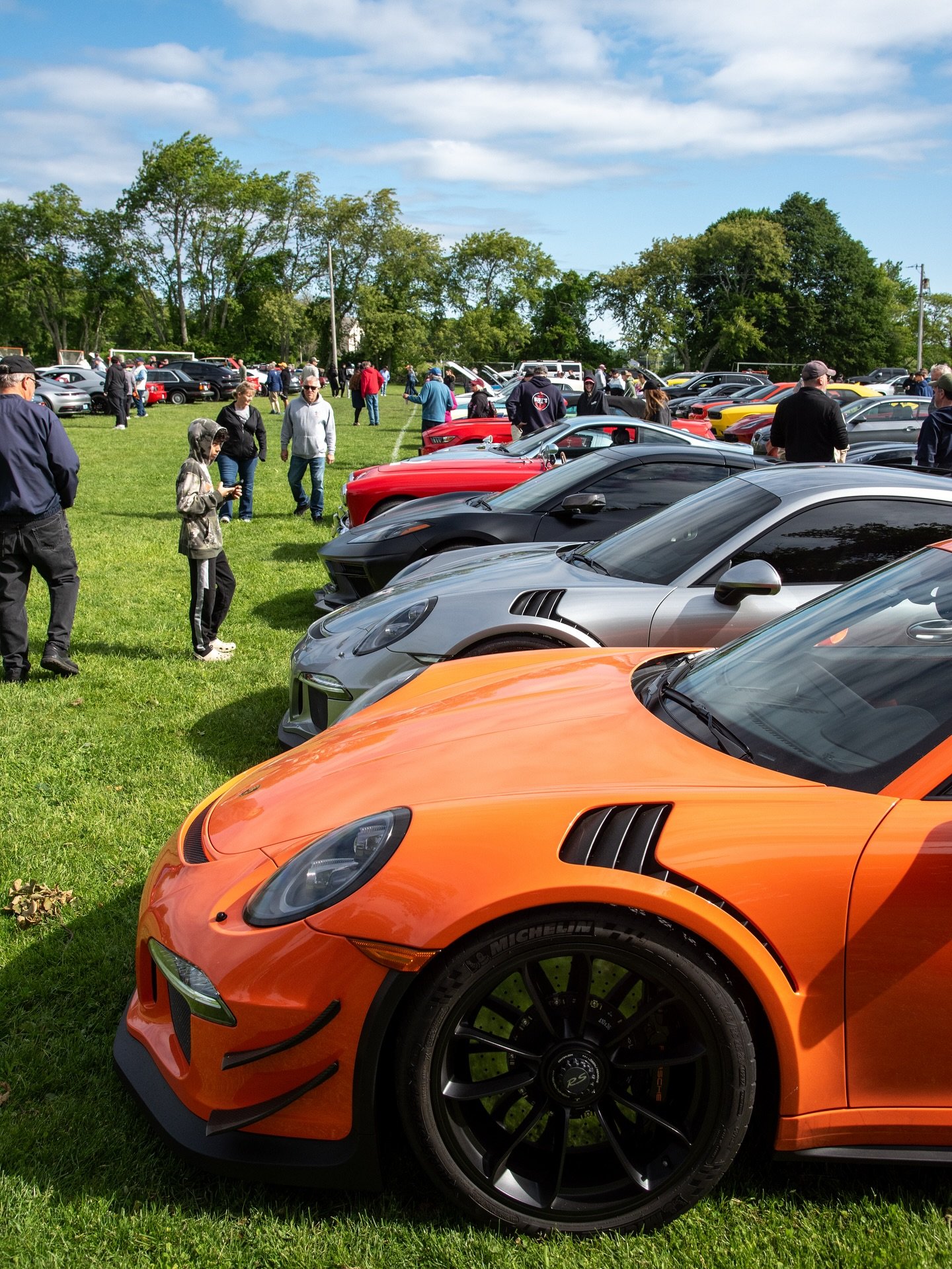 Scenes from this past weekend&rsquo;s Cars &amp; Coffee 📸 
&bull;
&bull;
&bull;
#AAM #audrainautomuseum #audrain #newportri #newport #rhodeisland #automuseum #carmuseum #museum #motorsport #oldtimer #enginesguns #enginesgunstrip #individualtrip #tri