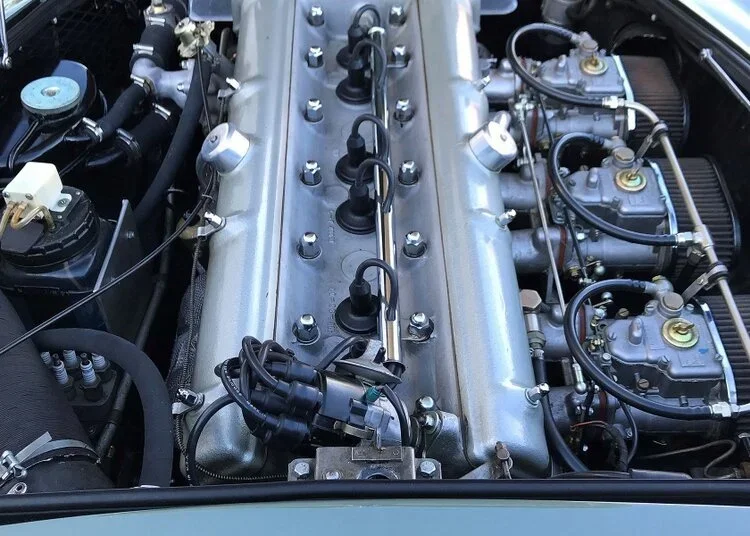 1964-aston-martin-06-840x600+-+Copy.jpg.webp
