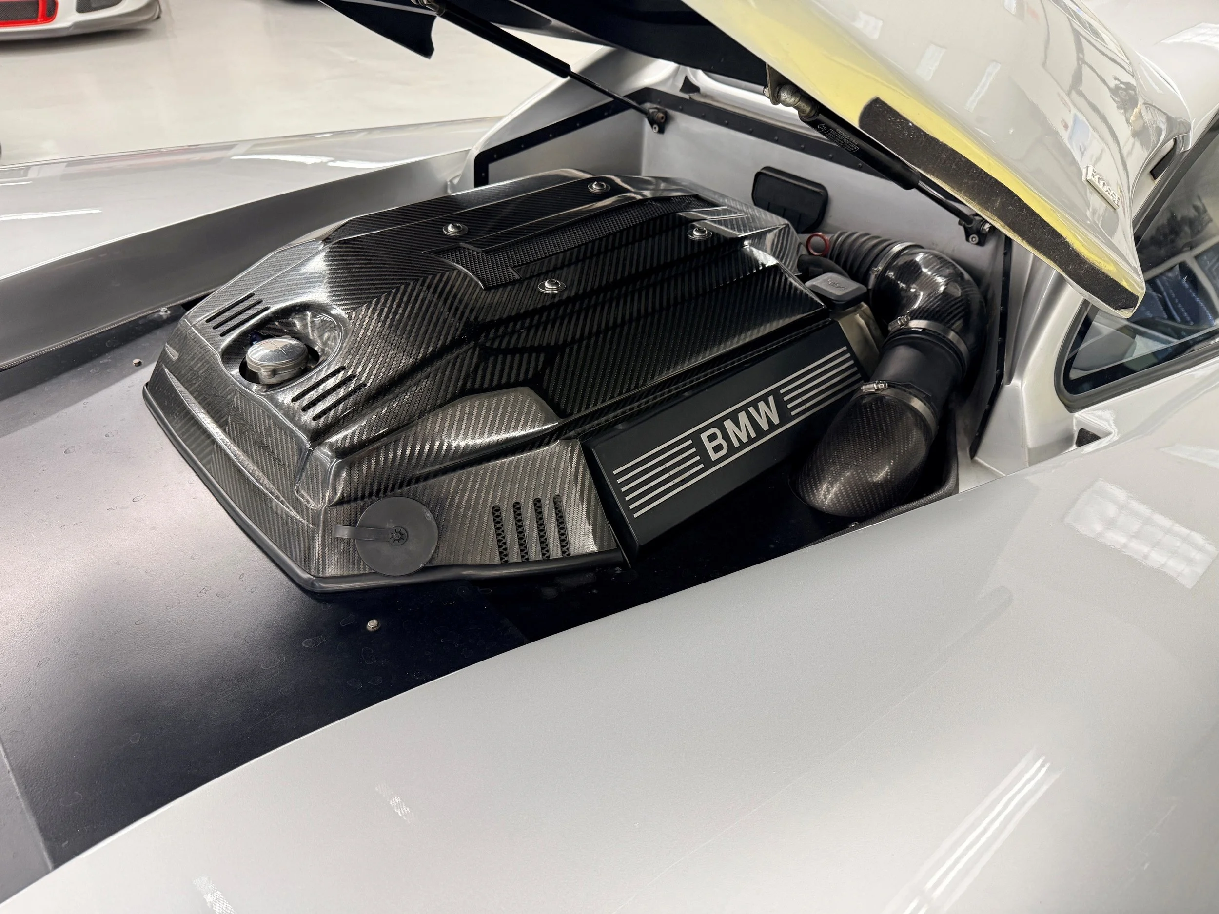 Ascari Ecosse engine 3qrtr view photo.jpg