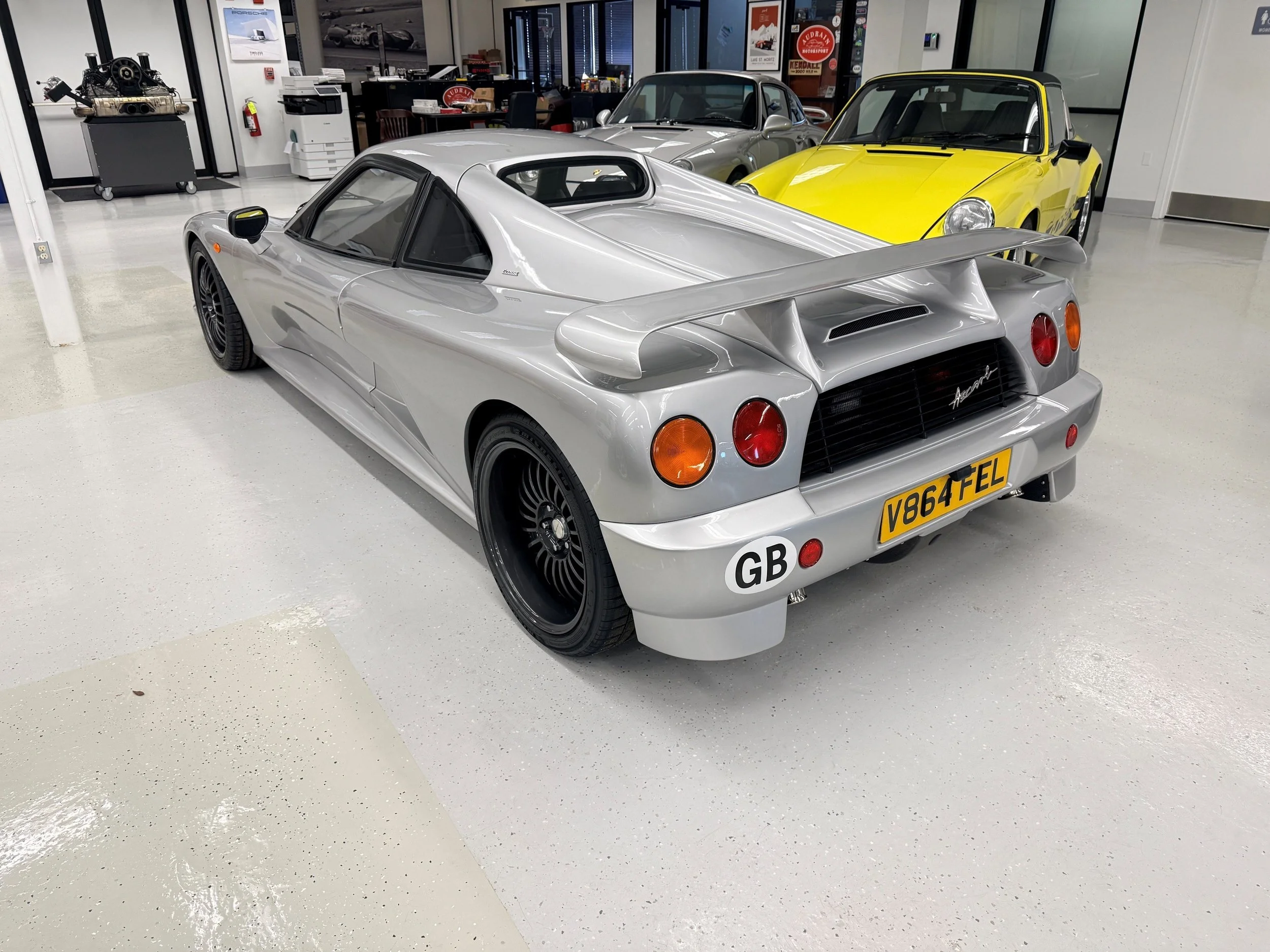 Ascari Ecosse lr 3qrtr photo.jpg