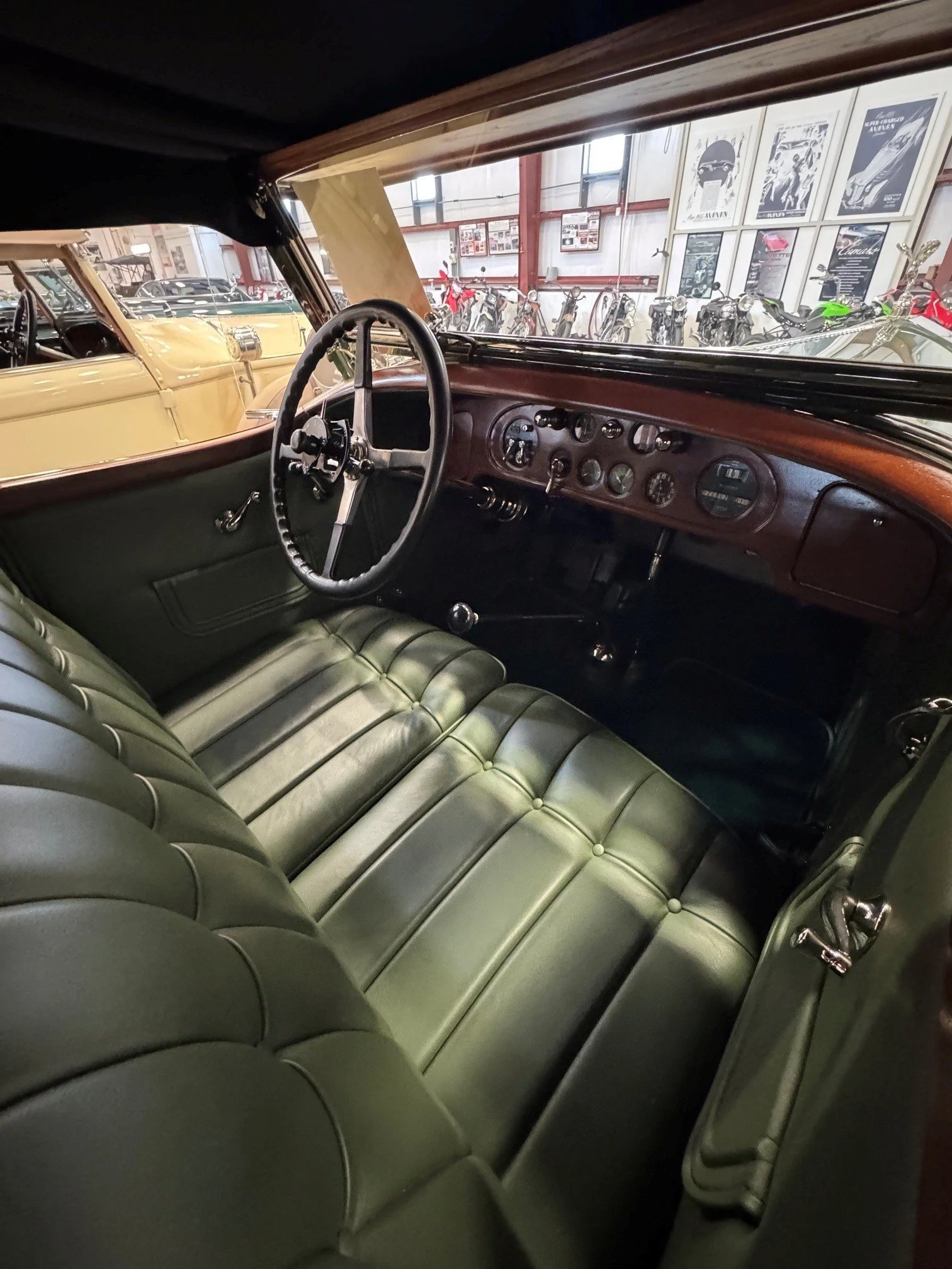 RR Brester interior.jpg
