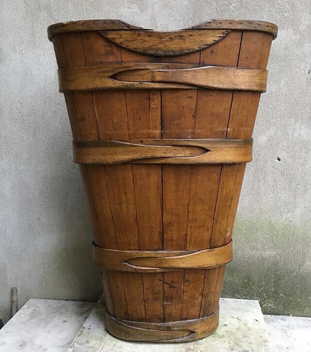 The beauty of simplicity #patina #utilitarianthingsshouldbebeautifultoo #grapehod #frenchantiques #swedishantiques #italianantiques #gardenantiques #marburger #marburgerfarm #roundtopantiqueshow #nashvilleantiquesandgardenshow #twomaisons Now sold