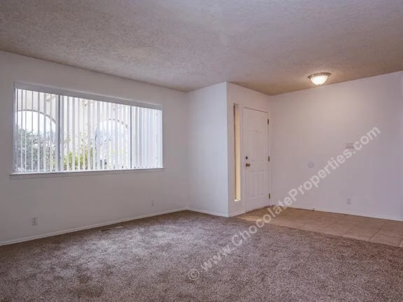 Royal_f_living room area.jpg