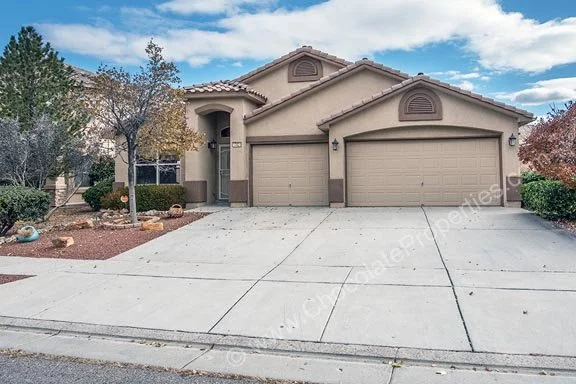 10420 Cantacielo_a_frontyard A - Copy.jpg