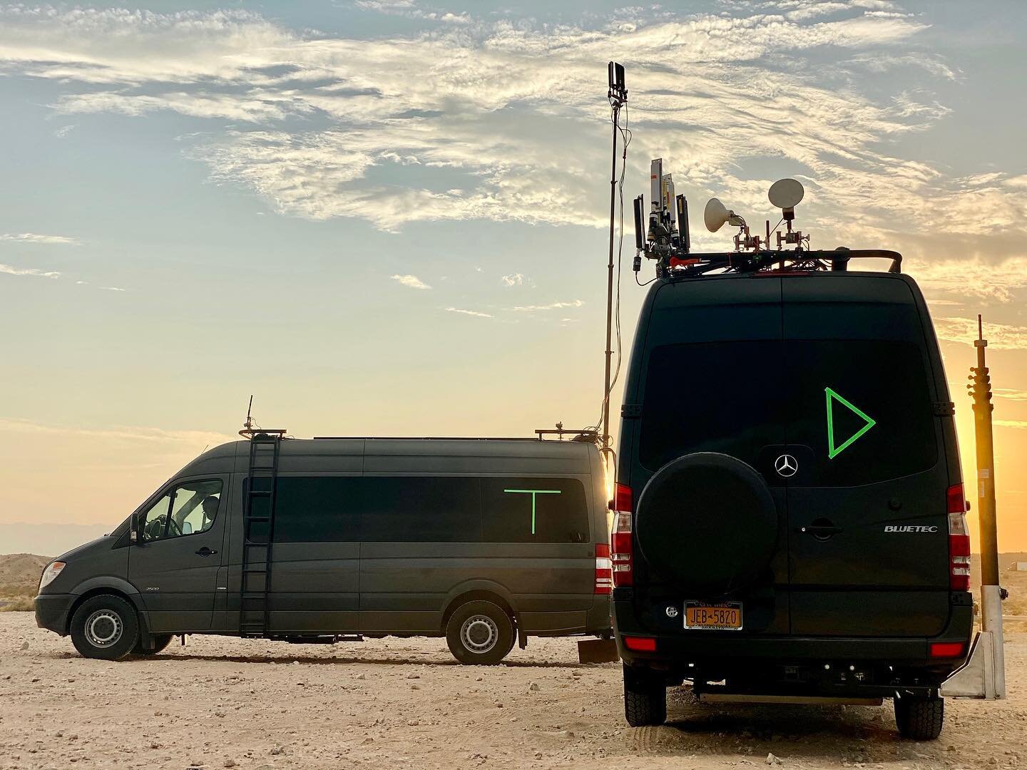 From a few weeks back. Two vans in the desert. #hotashell