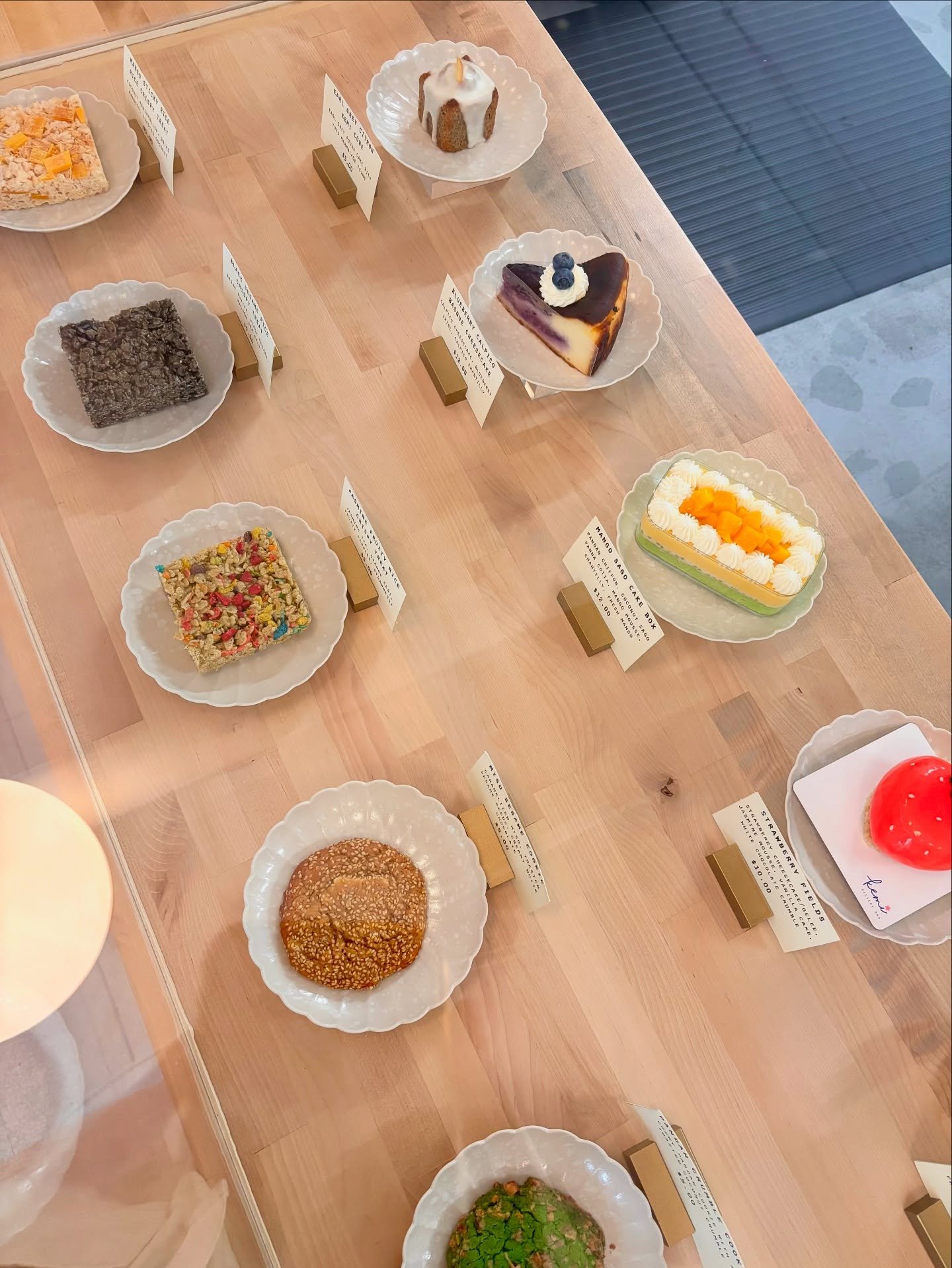 ✨stunning✨

Looking forward to having you all in the shop again this weekend! Just a reminder, it&rsquo;ll be the last weekend for:
🥭mango sago cake box 
🫐blueberry Calpico basque cheesecake
🍋earl grey citron Kemi cube 

Don&rsquo;t miss out!!! Fu