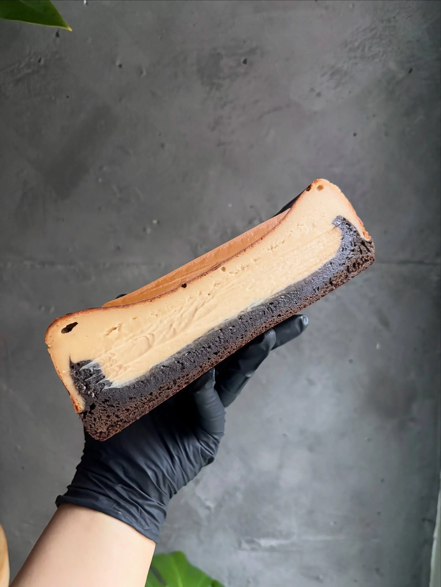 ✨hojicha biscoff basque✨

The newest addition to our dessert lineup 😍 It&rsquo;s a wonderfully harmonious blend of toasty hojicha brownie, warm cinnamony biscoff cookies, and creamy dreamy basque cheesecake 🤩

It&rsquo;ll be available for the remin