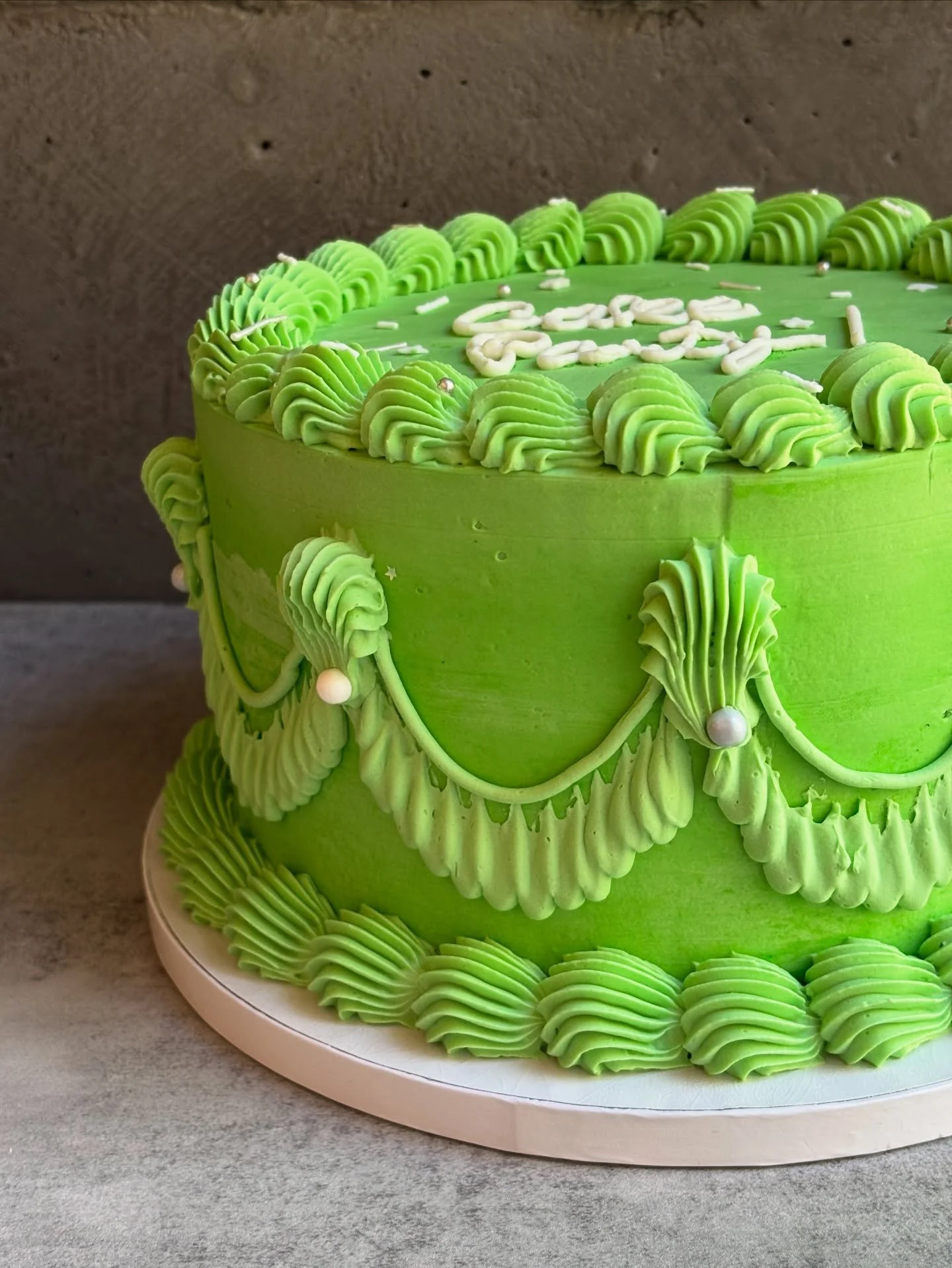 My favorite bakes of 2025: July-December ✨

Creative juices really started flowing in these months. So so many delicious and fun treats!!

July: cake party cake, it&rsquo;s a date sundae
Aug: strawberry daifuku sundae in collaboration with @asianveri