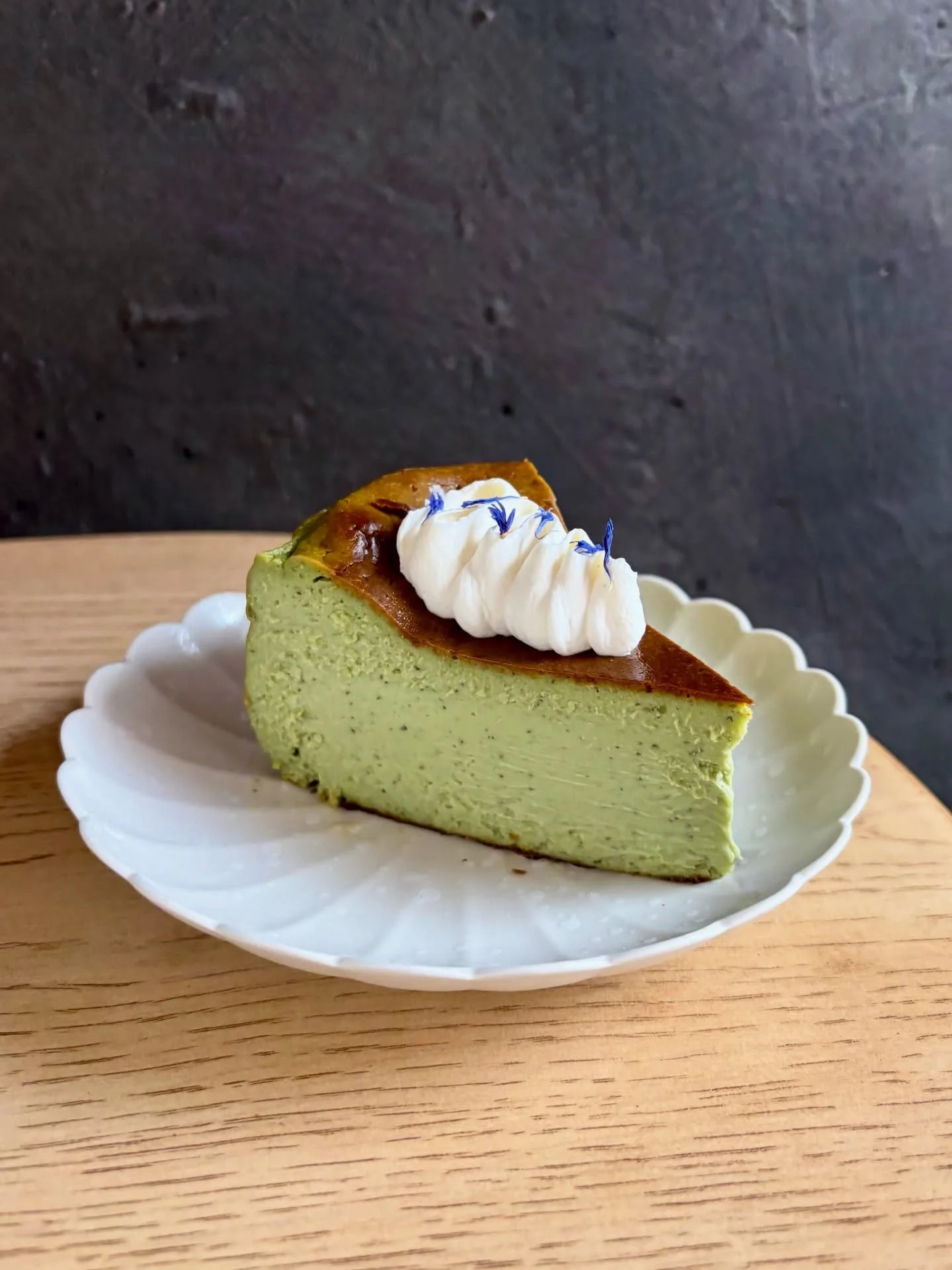 Thai green tea basque cheesecake 💫

You guys have really really been loving this one!! Totally didn&rsquo;t see this coming 😱 But I&rsquo;m so glad&mdash;it&rsquo;s such a unique flavor. Floral and sweet with a slight hint of pandan and vanilla. Wh