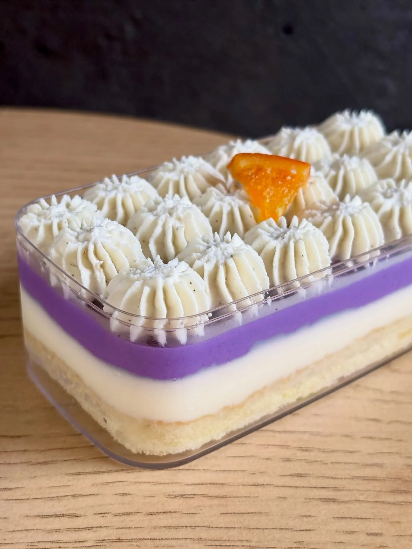 Calamansi Creamsicle Cake Box 💫

The perfect blend of tart and refreshing calamansi pudding, soft and creamy ube mousse, and aromatic vanilla citrus chantilly. It&rsquo;s a celebration of citrus!

Have you guys tried this one yet? It&rsquo;s freakin