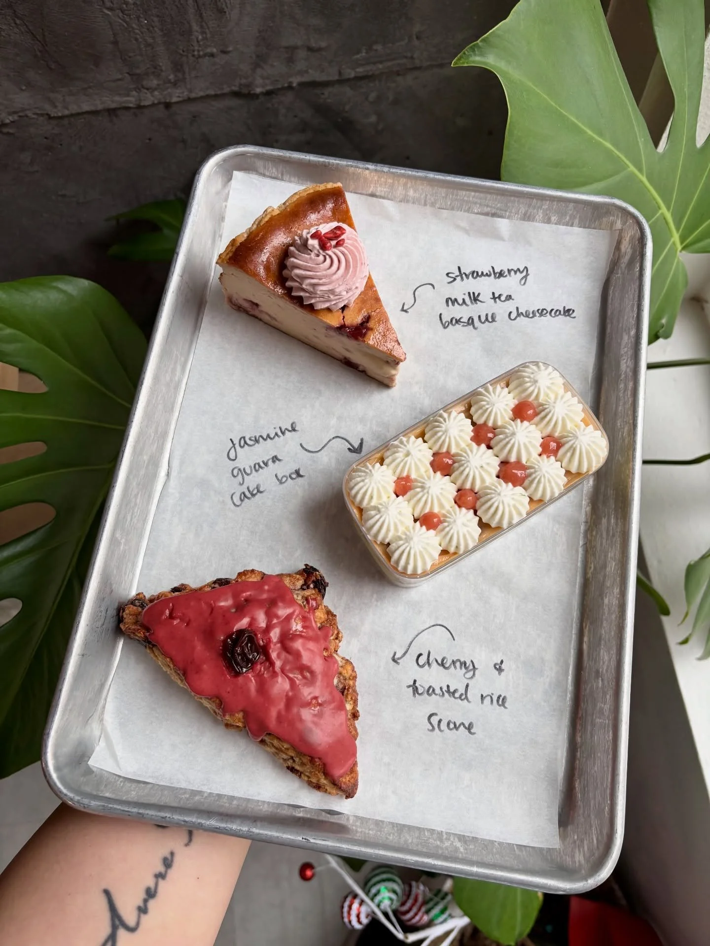 Spring menu has arrived 😍🌸

Super excited to have these delicious new items in our case! We&rsquo;ve got&hellip;

🍓strawberry milk tea basque cheesecake (earl grey cheesecake with swirls of strawberry compote and strawberry chantilly) 
🍒cherry &a