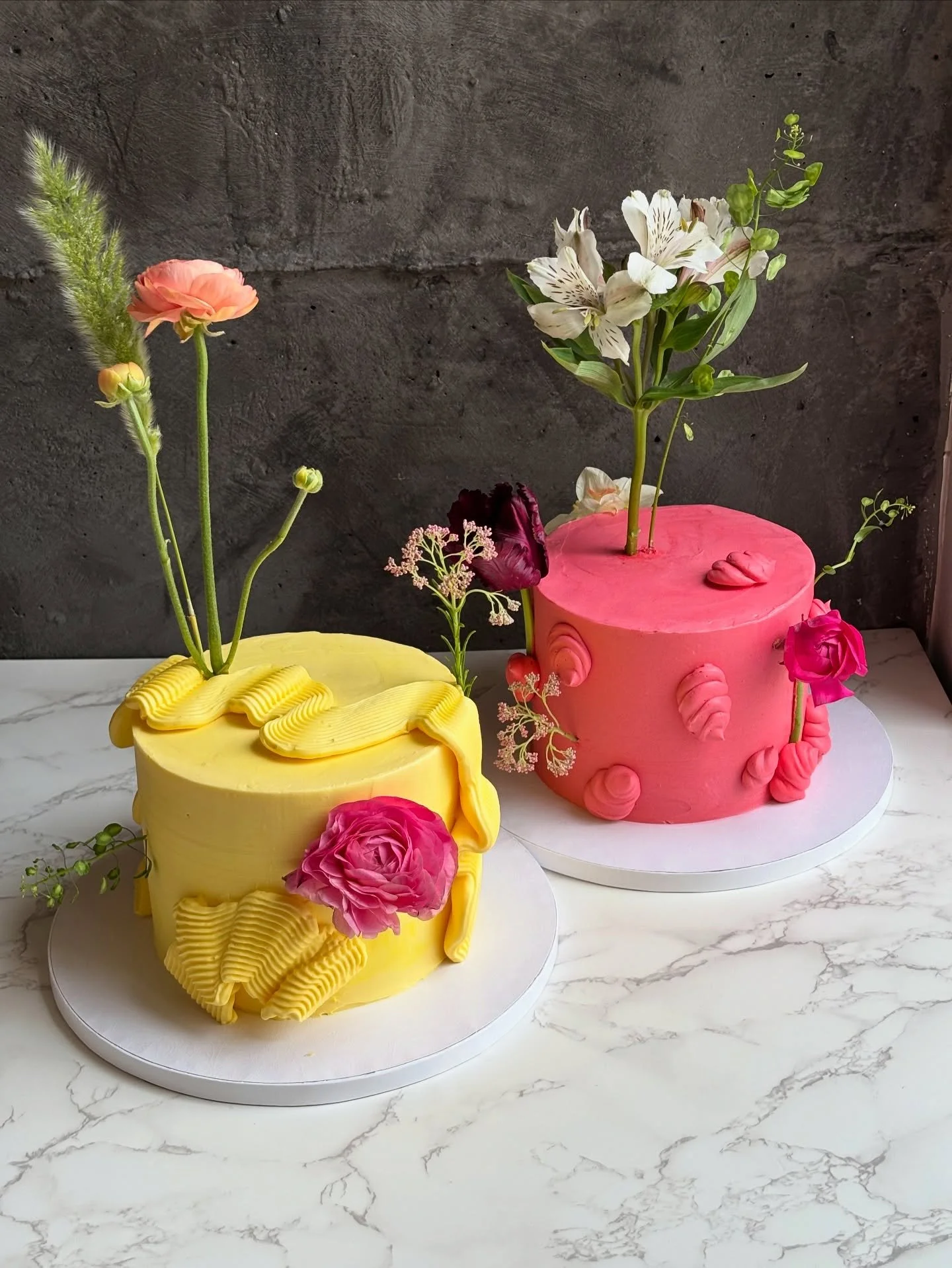 Pretty floral cakes 🩷🌸

Throwback to the prettiest cakes I made for @seattleartsandlectures gala a few weeks ago. 

Such a fun prompt. Really pushed me out of my rigid comfort zone! Love how they came out 😍