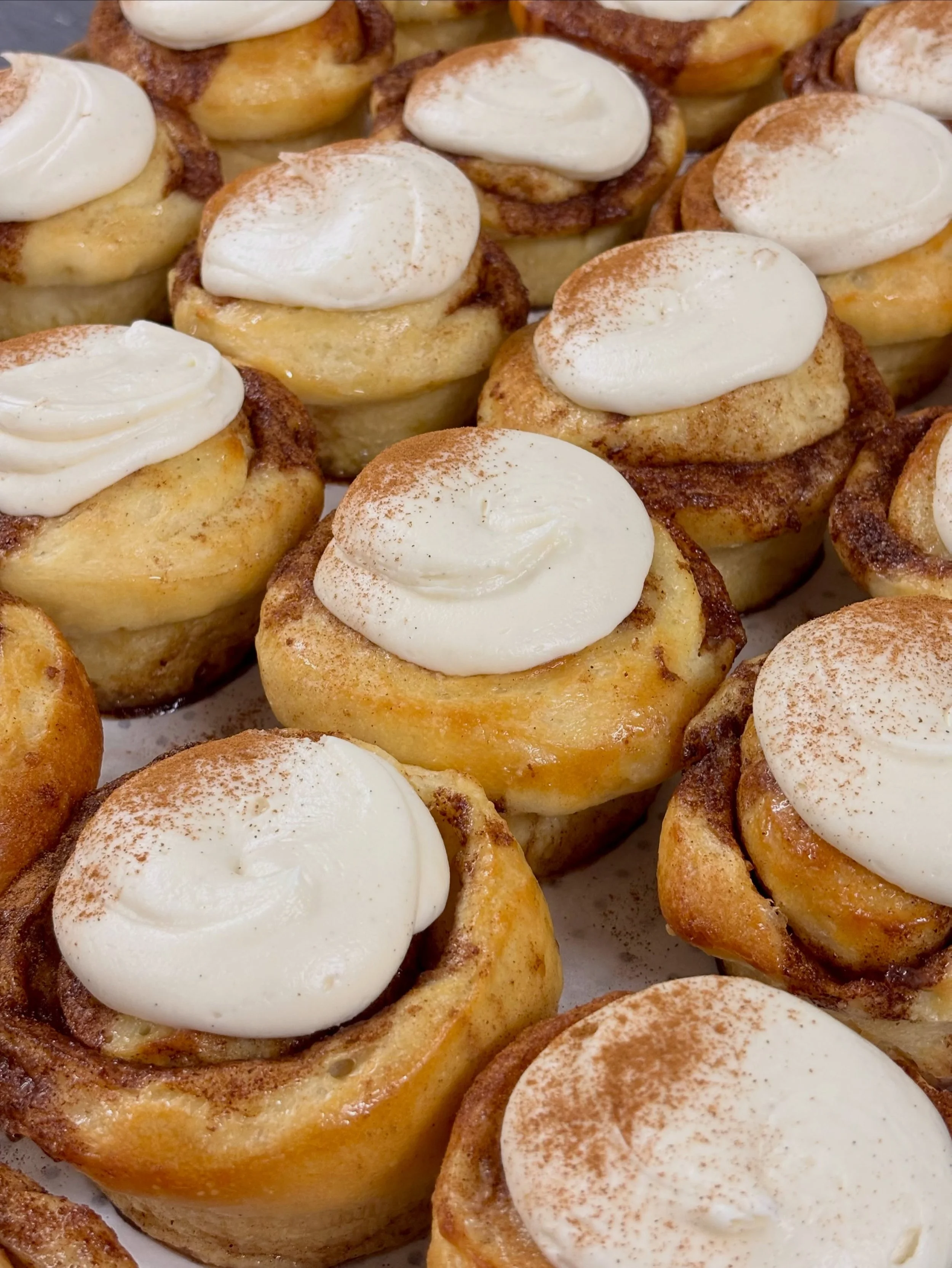 Cinnamon rollsssssss 🤩

The fluffiest milk bread, bold cinnamon, toasty black sesame, lush cream cheese frosting&hellip;.🤤🤤

Had such a blast with last week&rsquo;s cinnamon roll &ldquo;pop up&rdquo;! I&rsquo;m low key obsessed with cinnamon rolls