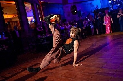 Theres a bear in the woods&hellip;and it&rsquo;s a B-Boy! 

Dope pic from &ldquo;A Winters Tale&rdquo; performance at the  @hartfordstage gala

📸: @definingstudios