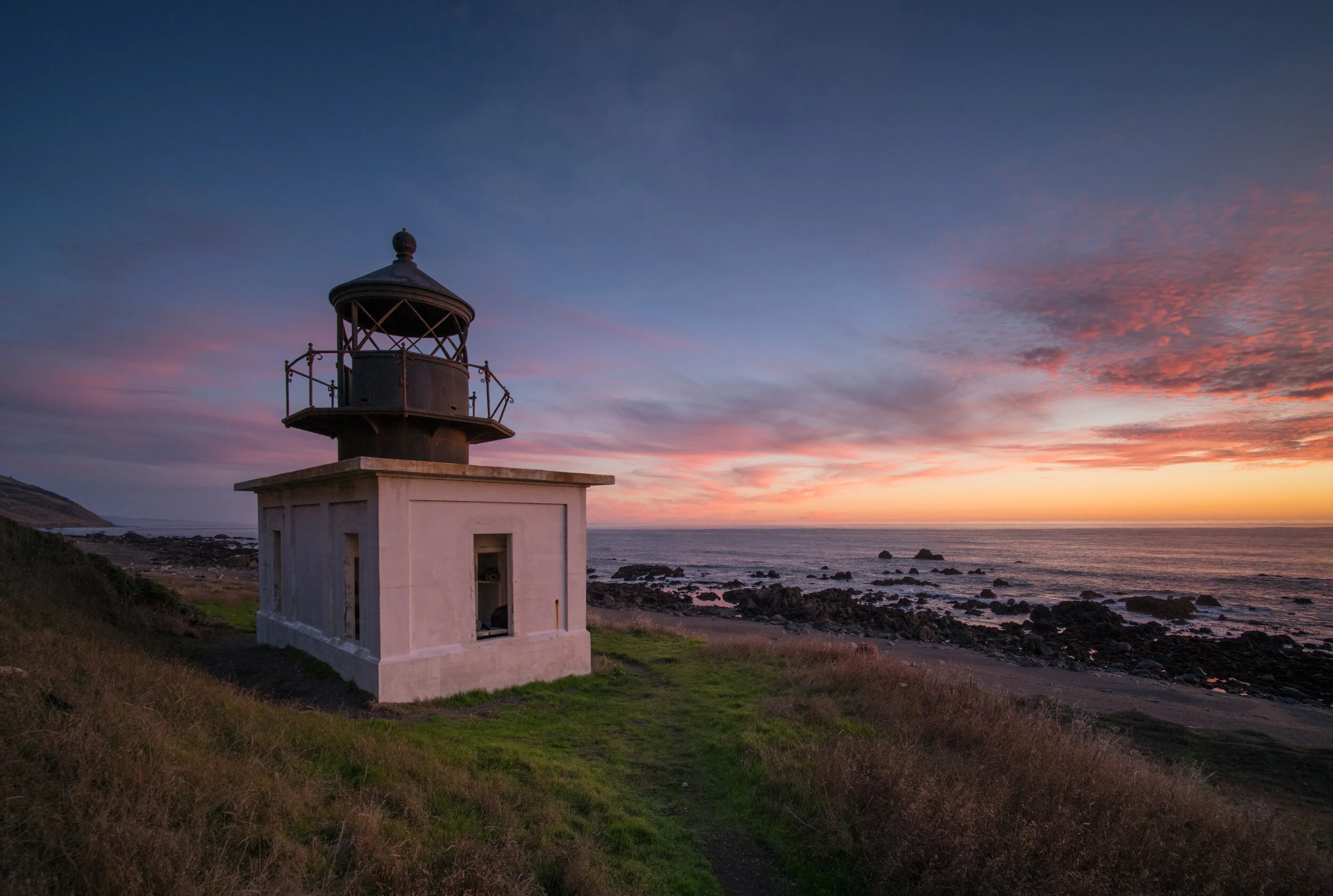  A peaceful and beautiful sunset at Punta Gorda Lighthouse. Near the Westernmost point of California. 