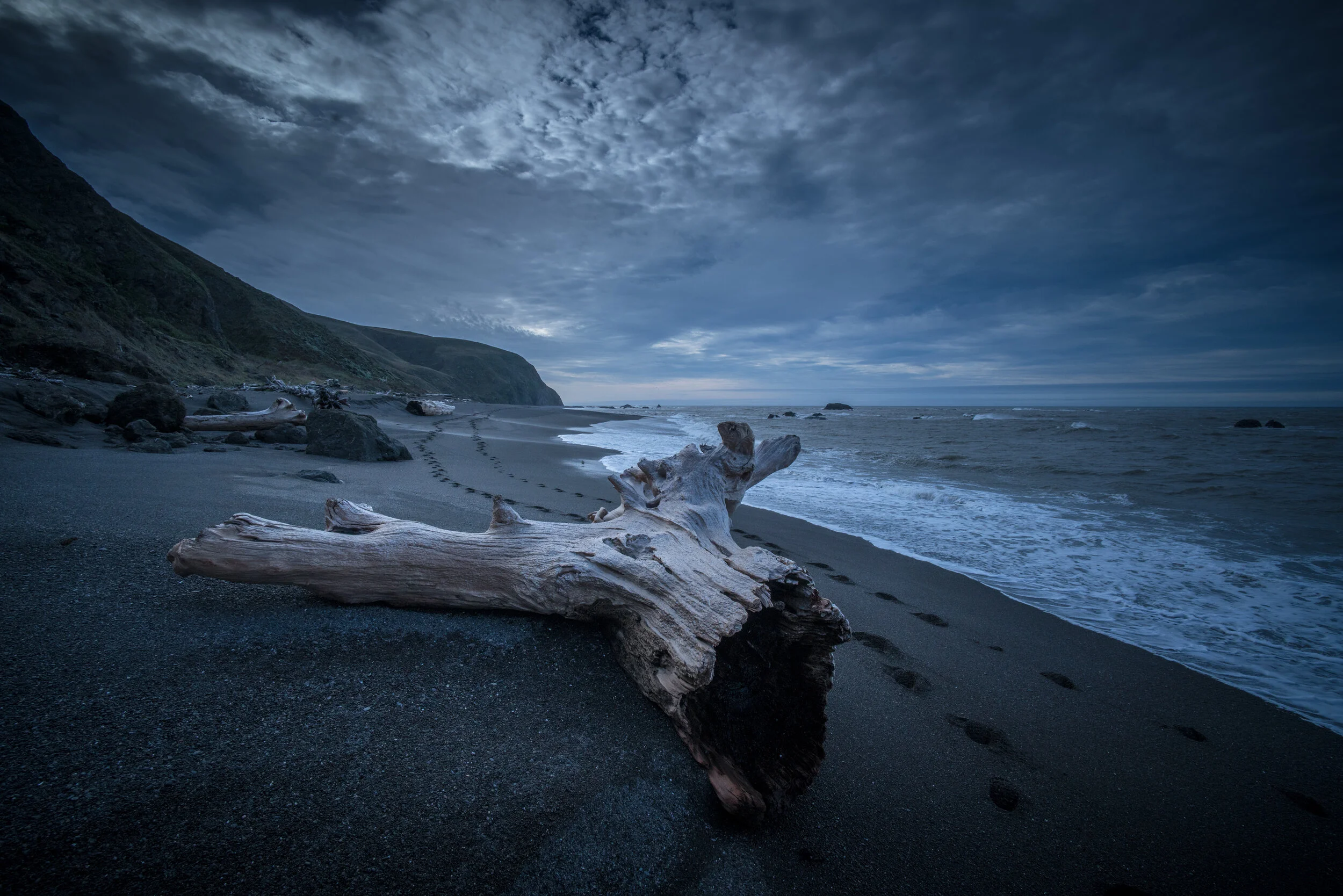  The remaining hike along the beach was actually relaxing. The rain had completely stopped. We were out of danger and not far from our trips starting point. 