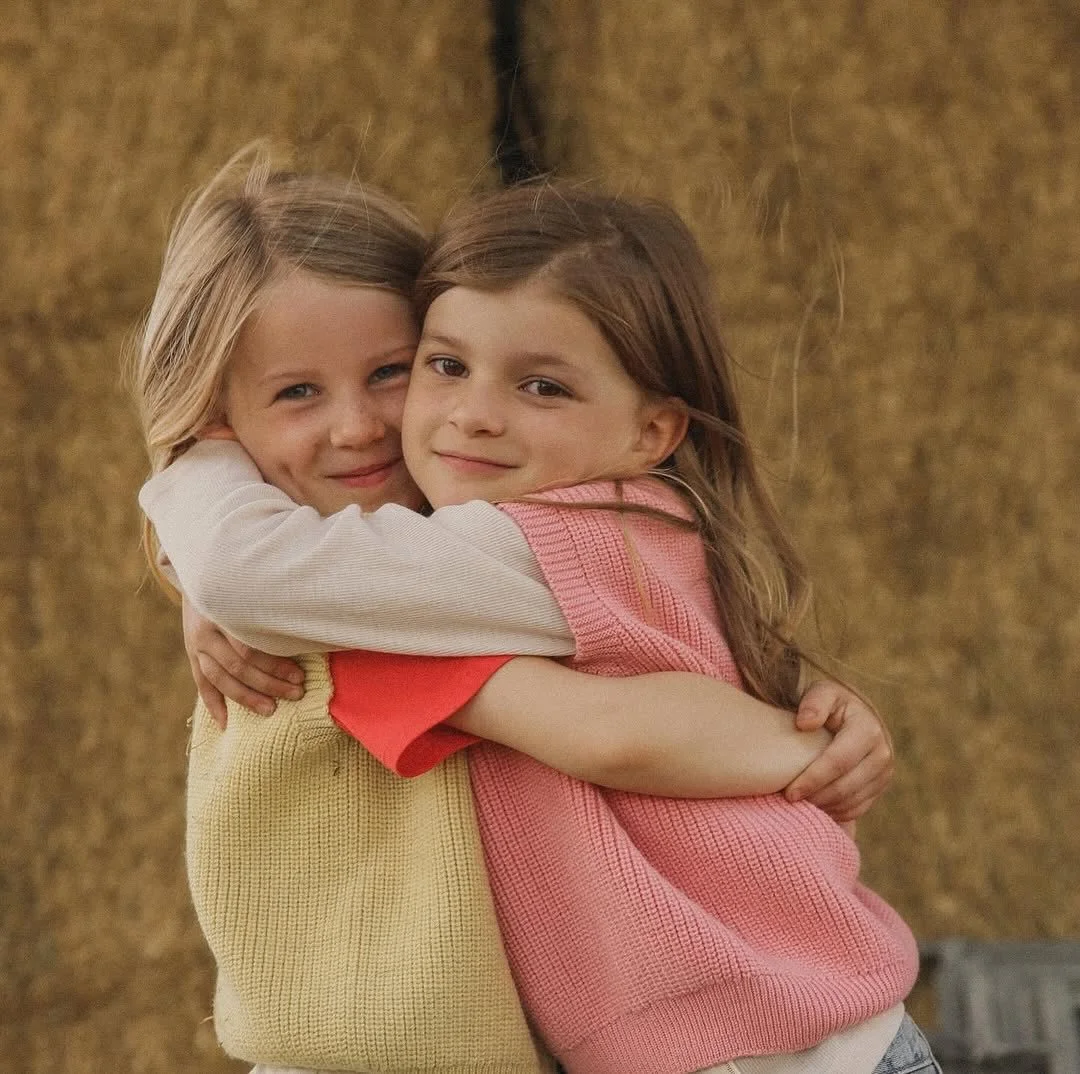 cute little vests in merino wool
bubblegum and sand colors 

softy soft