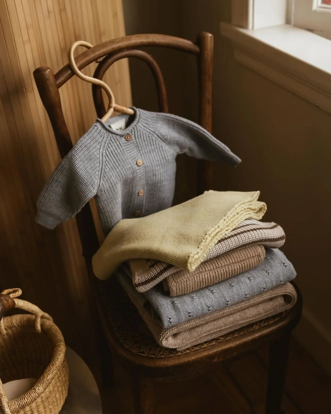 cute little wardrobe by HVID.
mixing up their pieces and colors is so fun 🧶