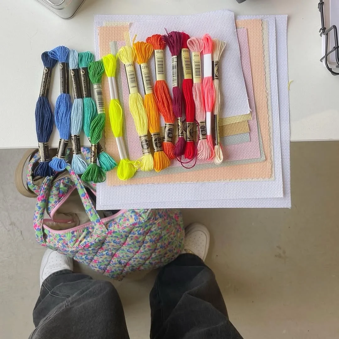 🌈 24 Matassine di Cotone da Ricamo &ndash; Arcobaleno + Neon Esclusivi

Un vivace set di 24 matassine di cotone da ricamo, perfette per ricamo, braccialetti dell&rsquo;amicizia, progetti di cucito e attivit&agrave; creative. Con un arcobaleno di ton