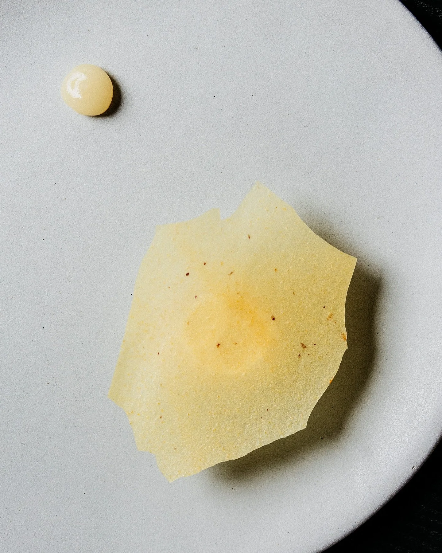 Tonight is the final chance to catch chef @nazarenomayol at his residency at @fulgurances_laundromat here in NYC. It&rsquo;s been an incredible one. 
&bull;
Lemon, timut, coriander
Asparagus, honey.