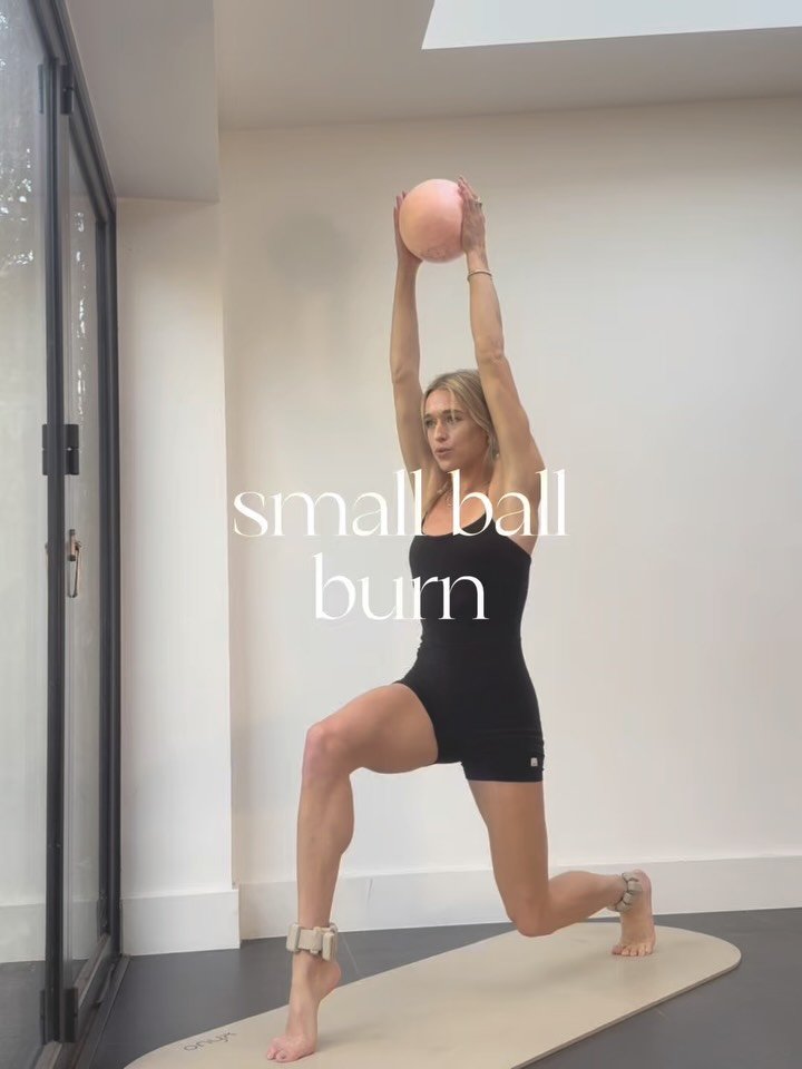 Back with my favourite prop today! Members have you tried this week&rsquo;s new 17 min abs &amp; arms burn on @sashaalexstudio ? it&rsquo;s short, spicy &amp; satisfying 🔥 comment START if you&rsquo;re not yet a member for a free 7-day trial 

Comme