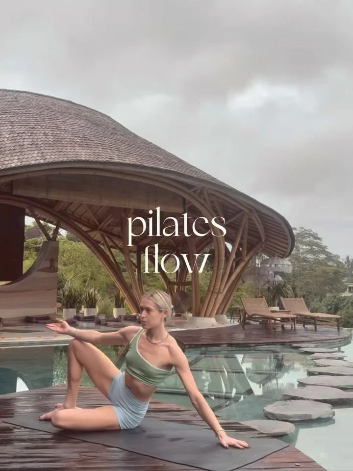 happy sunny Sunday!! There&rsquo;s a new Pilates Island Flow 🌴🌊 live on @sashaalexstudio this morning &amp; I can&rsquo;t wait for you to try. No equipment needed. Expect juicy hips &amp; hamstrings release. Highly recommend taking it outside if yo