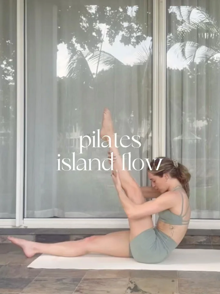 NEW this week on @sashaalexstudio is this juicy, creative &amp; fluid Pilates &amp; Yoga fusion flow filmed in Mauritius! Ideal for the warmer weather - this practice features no equipment &amp; a focus on hip &amp; hamstring flexibility 🤸🍃✨

Comme
