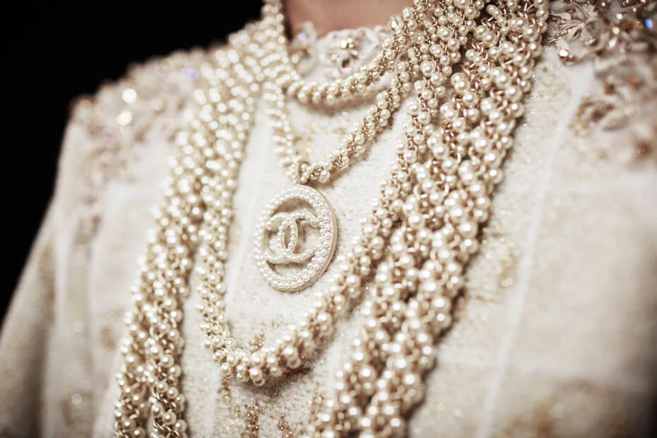 Dauphine Close-Up x Chanel Metier D'Art 16/17