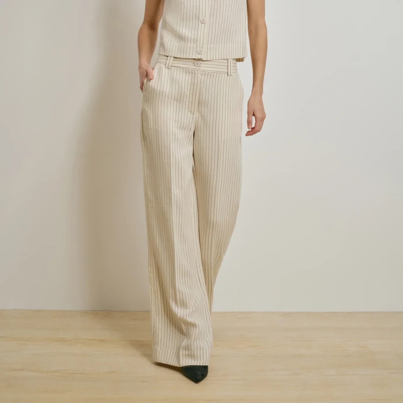 foh4st1622_cream_pinstripe_foh4sp8657_cream_pinstripe_004_5cf5be59-3ccf-42b6-b7aa-f1d6b14992a3.webp