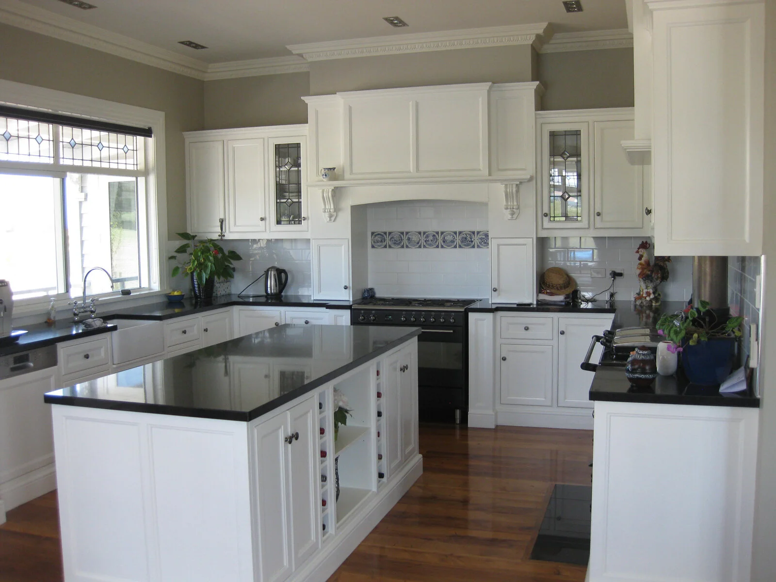 web-bright-white-kitchen.jpg