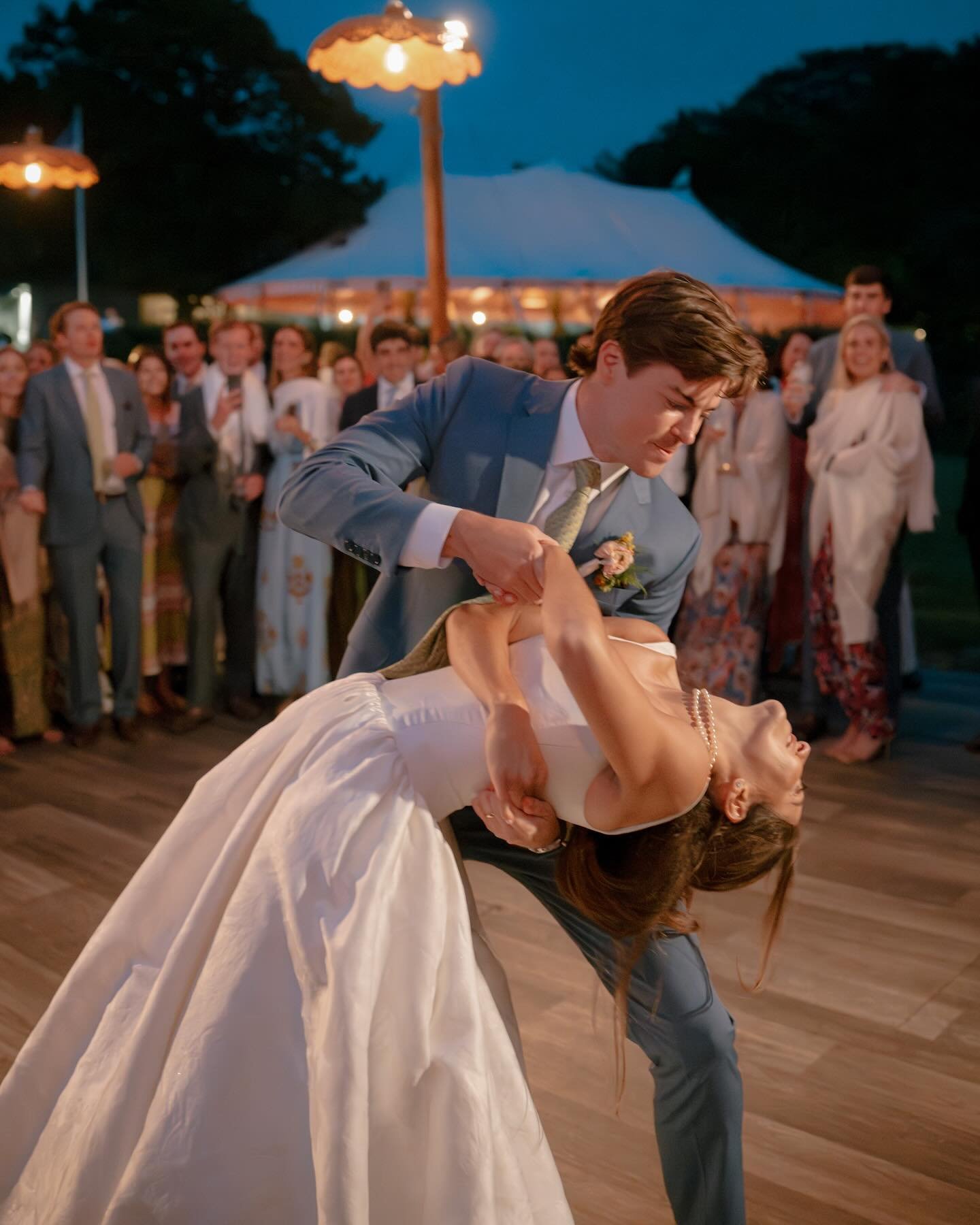 Party pics to send you off into the holiday weekend! The energy of this dance floor was seriously unforgettable✨💫

Planning &amp; Design @augustacole 
Photography @sammblake 

#augustacole #augustacoleweddings #maineweddings