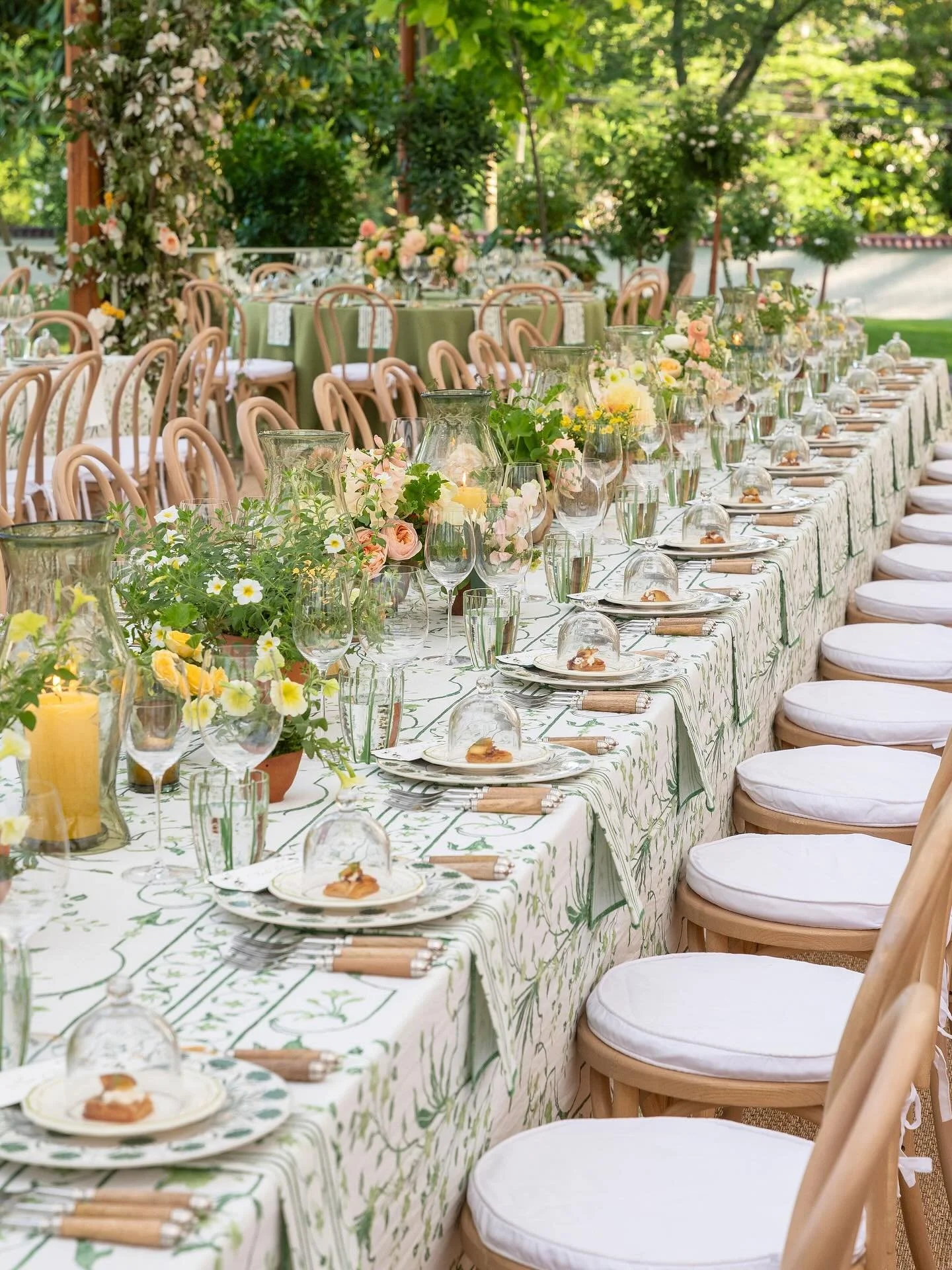 A new favorite angle of this layered head table 💛 We leaned into the spring season for Coley &amp; Will, creating a garden-esque look nestled into the grounds and architecture of her family home &mdash; with lush peonies and garden roses, terracotta