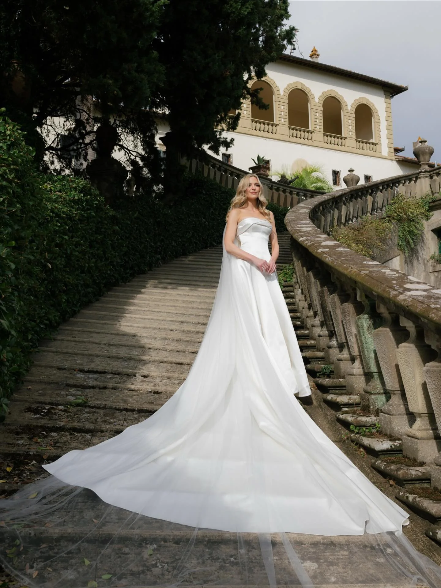 Wedding day moments with Allie &hearts;️

Planning &amp; Design&nbsp;@augustacole
Photography&nbsp;@emiliewhitephotography

@hillhouse 
@silohfloral
@inkrevival 
@georgecurranhair 
@daniela.gozlan 
@villa_palmieri

#augustacole #augustacoleweddings #