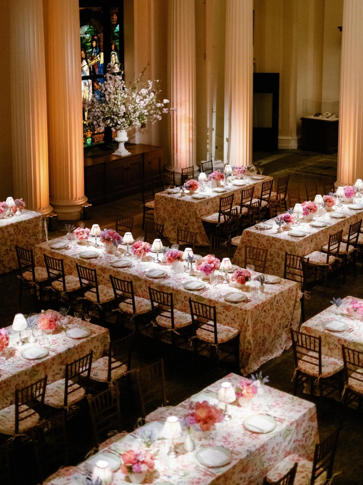 Each spring, as New York officially defrosts, we find ourselves reflecting on @mollymoorkamp&rsquo;s spring city wedding. So many thoughtful touches came together to create this ebullient, maximalist pattern-on-pattern design.

Planning &amp; Design 