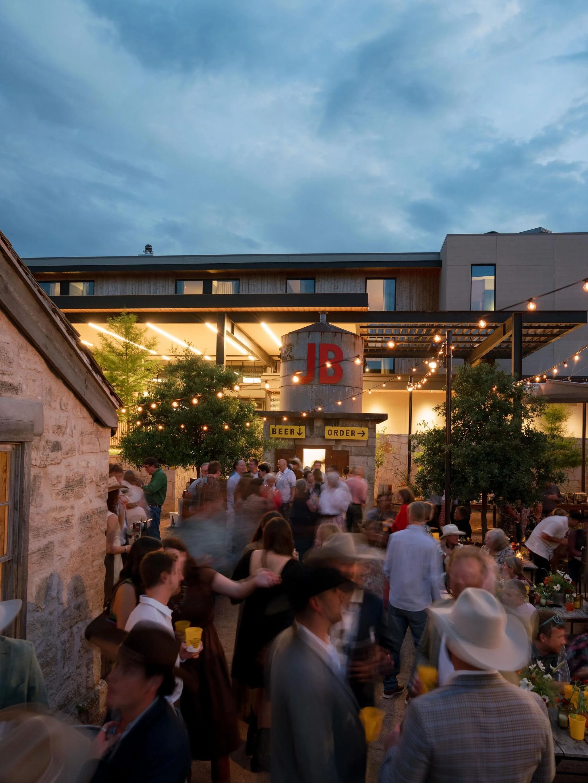 After their rehearsal dinner, Katie &amp; Carter welcomed guests to Hill Country Texas with Junebug&rsquo;s barbecue, margaritas and &lsquo;90s country. 💛

@straight_tequila_night set the tone for a high-energy weekend with guests showing up in thei
