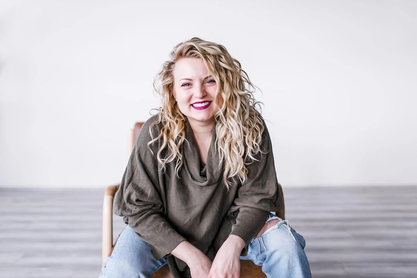 Hey y&rsquo;all!

It&rsquo;s time for a reintroduction and today is perfect since it officially marks one year of me being a hairstylist in Portland, OR 🌲 

🍃 This the third city I have built/rebuilt my clientele (hopefully my last for a good long 