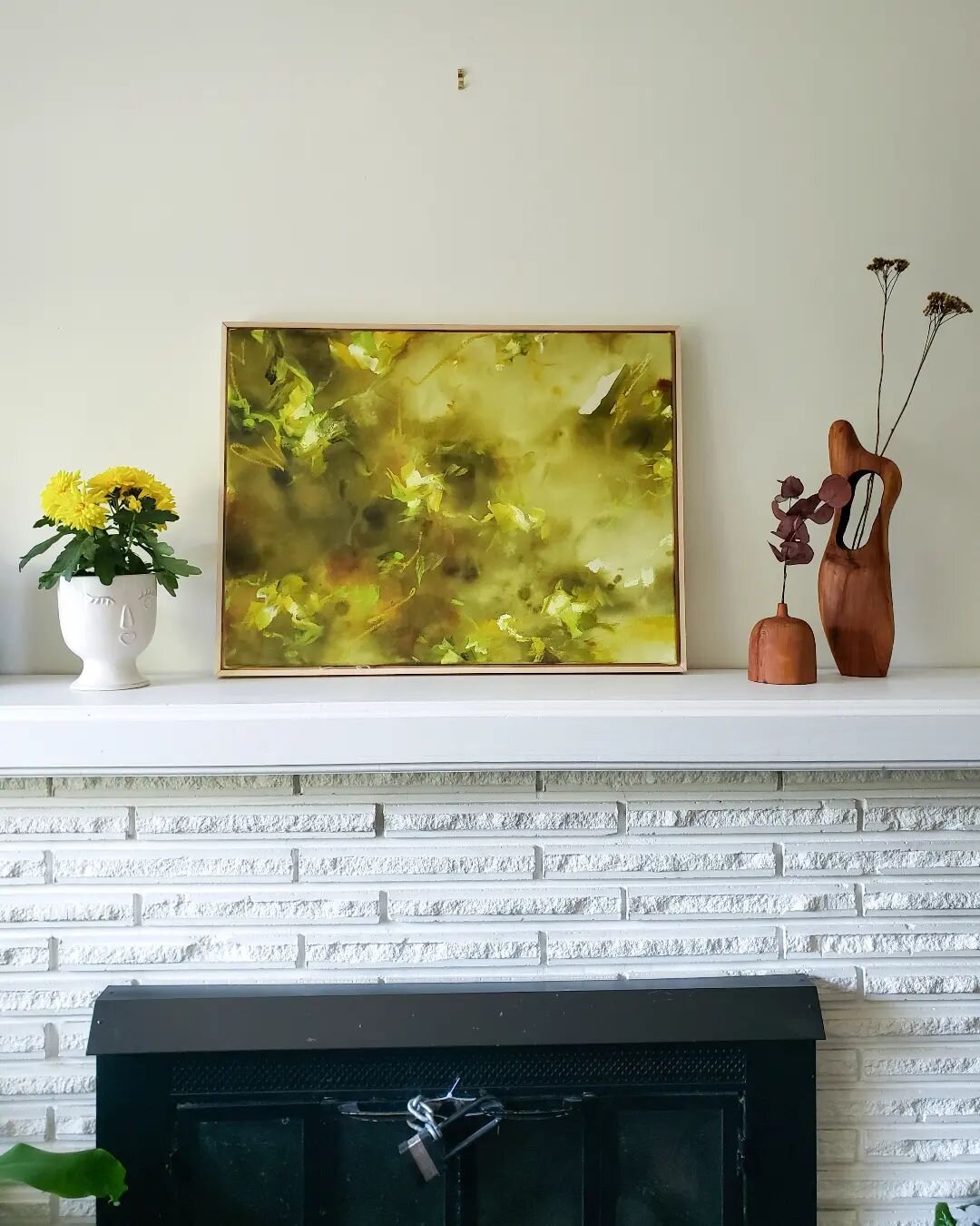 How to know it's a real photo and not a mockup?

The picture hook from the art that usually hangs here and the lock on the fireplace because our landlords don't trust us not to burn the house down 😂

Still working on a title for this one. The painti