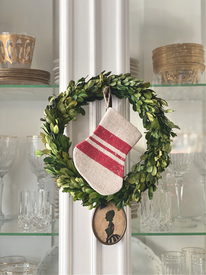 Christmas-boxwood-wreath-cameo.jpeg