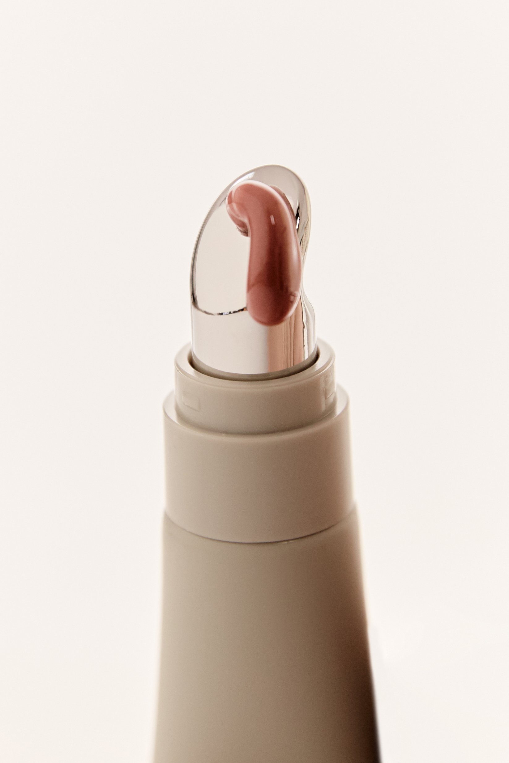 Lip Plumper vs In-Clinic Treatments: What a Cosmetic Nurse Wants You To Know