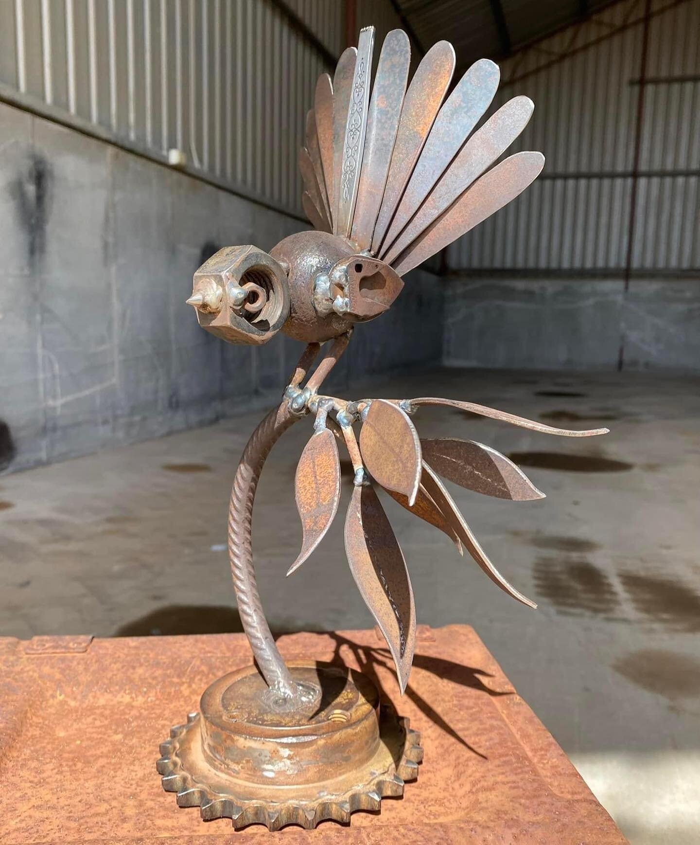 Can you guess what I used as the feature feather in his tail!? 

This little guy was a prize piece I built last year. Another fundraising effort for Movember 🧔🏻

&ldquo;The Gray Fantail&rdquo; (2022): Constructed from retired tools, machine parts a