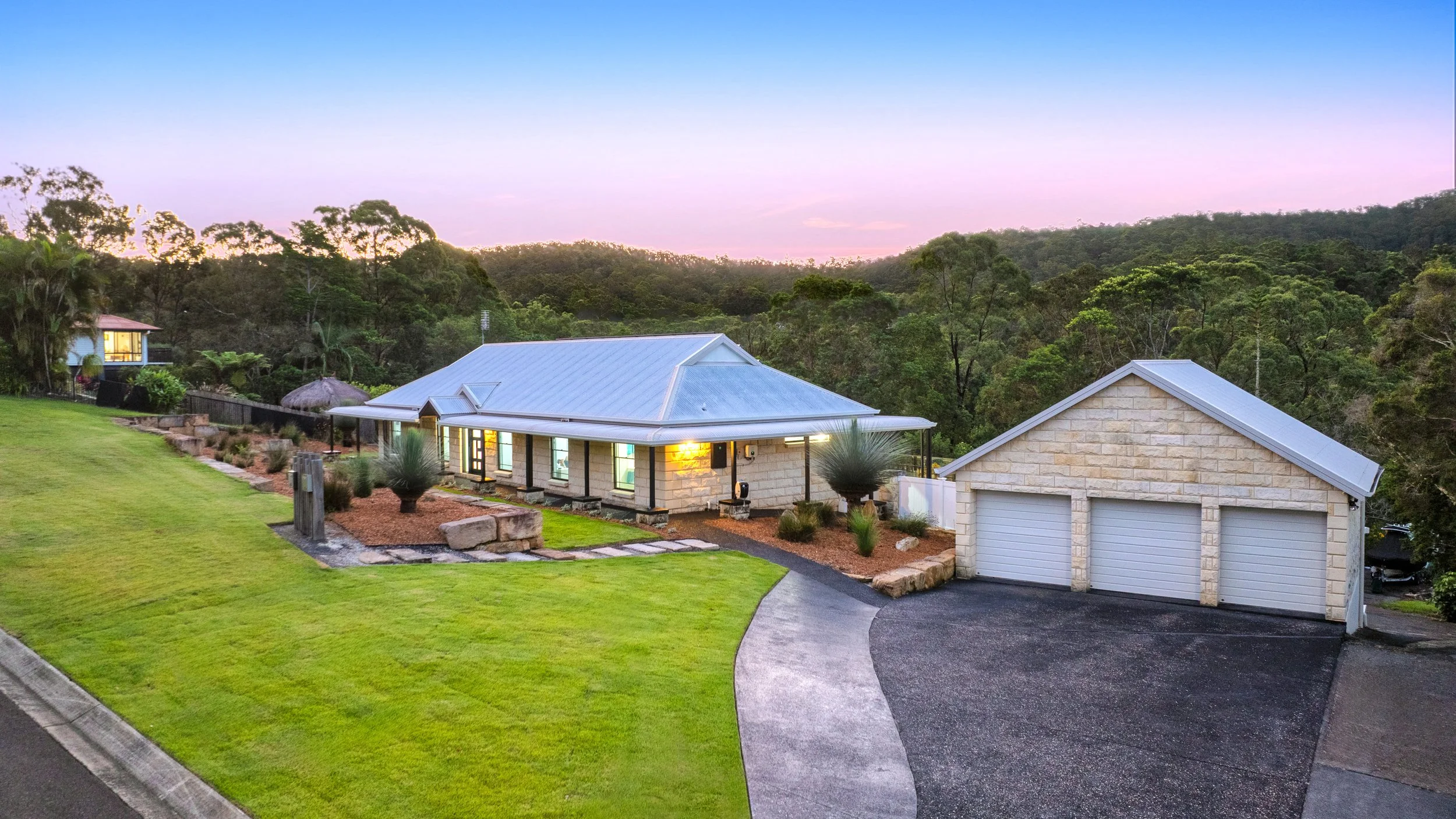 25 Aylesham drive Bonogin (aerial marked up)-9.jpg