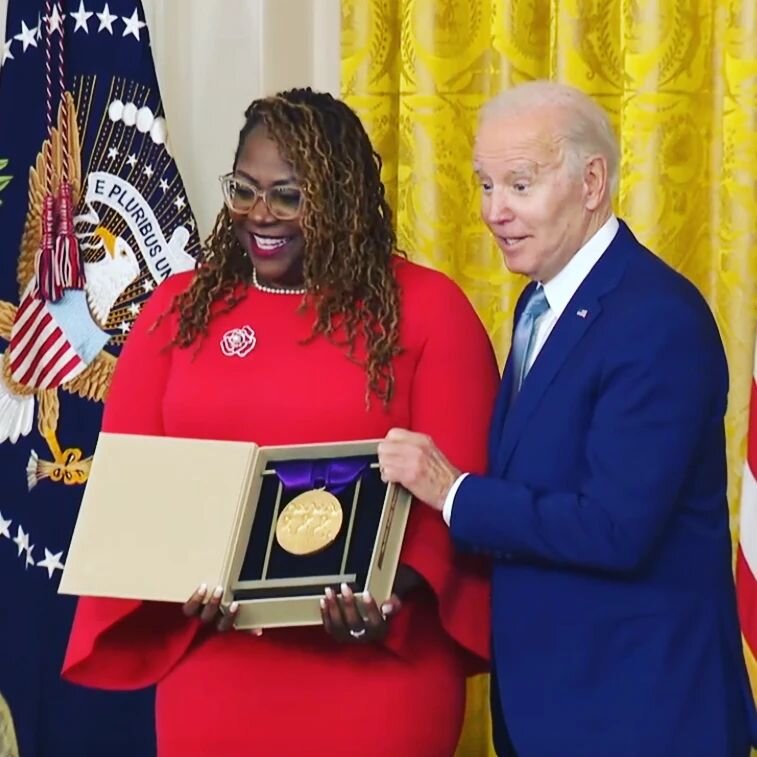 So proud to see our friends @bedstuyrestoration at the @whitehouse today, receiving the National Medal of Arts for @billieholidaytheatre, the heart and soul of Restoration Plaza and the future Innovation Campus. As President Biden noted in his remark