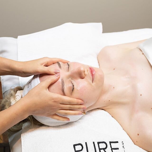 Hands up who wants what she&rsquo;s having? 🙋🏼&zwj;♀️🧖&zwj;♀️
Not long now beauties! 
Less than 2 weeks and we&rsquo;ll be pampering you all again (from June 5th)

We will be making our way through our waitlist this week after we contact those who