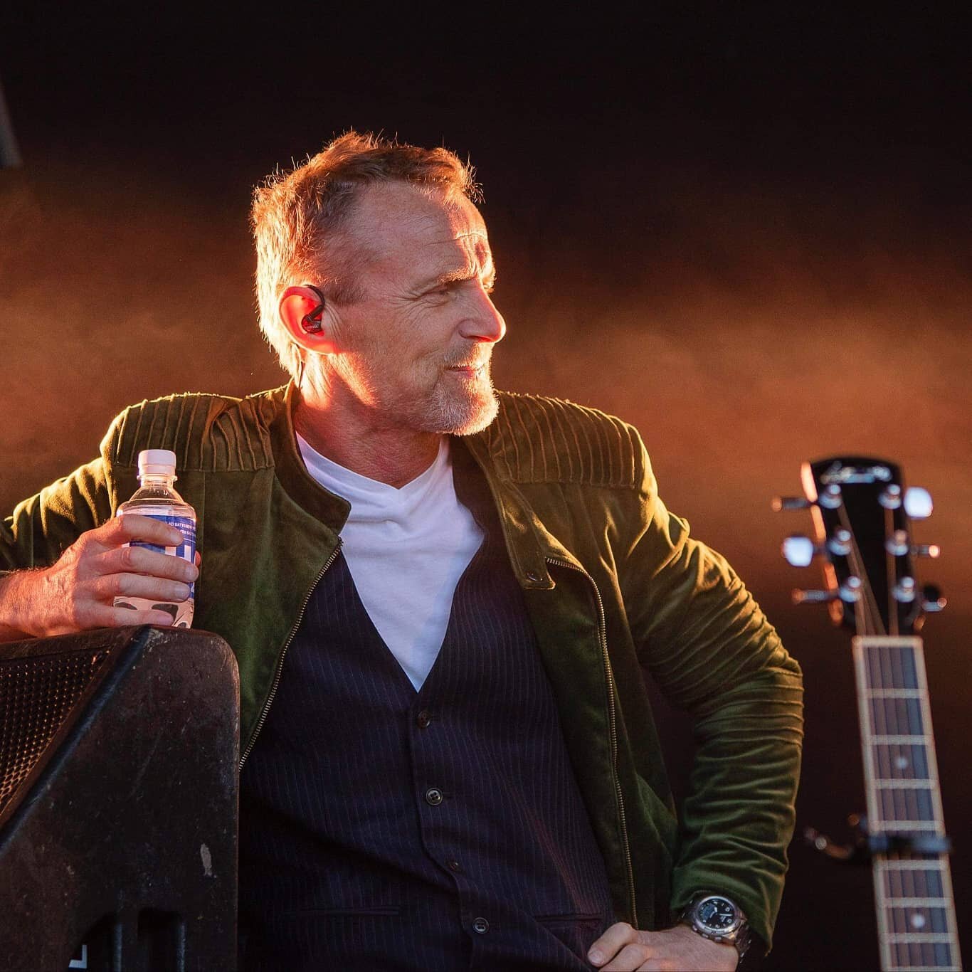 I dag fyller v&aring;r frontfigur Jo Nesb&oslash; 60 &aring;r! Mannen bak Harry Hole, Faren til Ivar, Doktor Proktor og you name it ... Feiringen ble utsatt, men vi er straks tilbake for mere fest. Vi gleder oss over deg i dag - og vi gleder oss til 