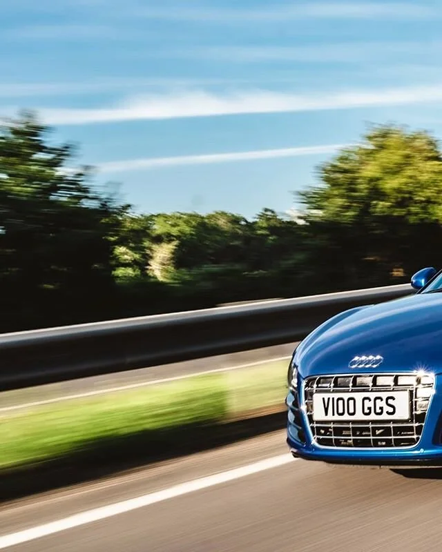 | More of these please! ☝🏻
.
Great evening out shooting this R8 V10 💙
.
I've cleaned and updated my website to show off a few more photos, if you've got a spare few minutes, go hit that link in my bio 🤘🏻
