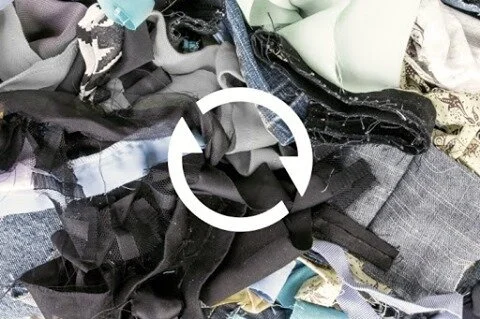 We love REFIBRA technology, especially in zero cotton alternatives! The pioneering REFIBRA&trade; technology involves transforming cotton waste scraps into a cotton pulp. ⠀⠀⠀⠀⠀⠀⠀⠀⠀
⠀⠀⠀⠀⠀⠀⠀⠀⠀
About one-third of this is added to wood pulp, and the comb